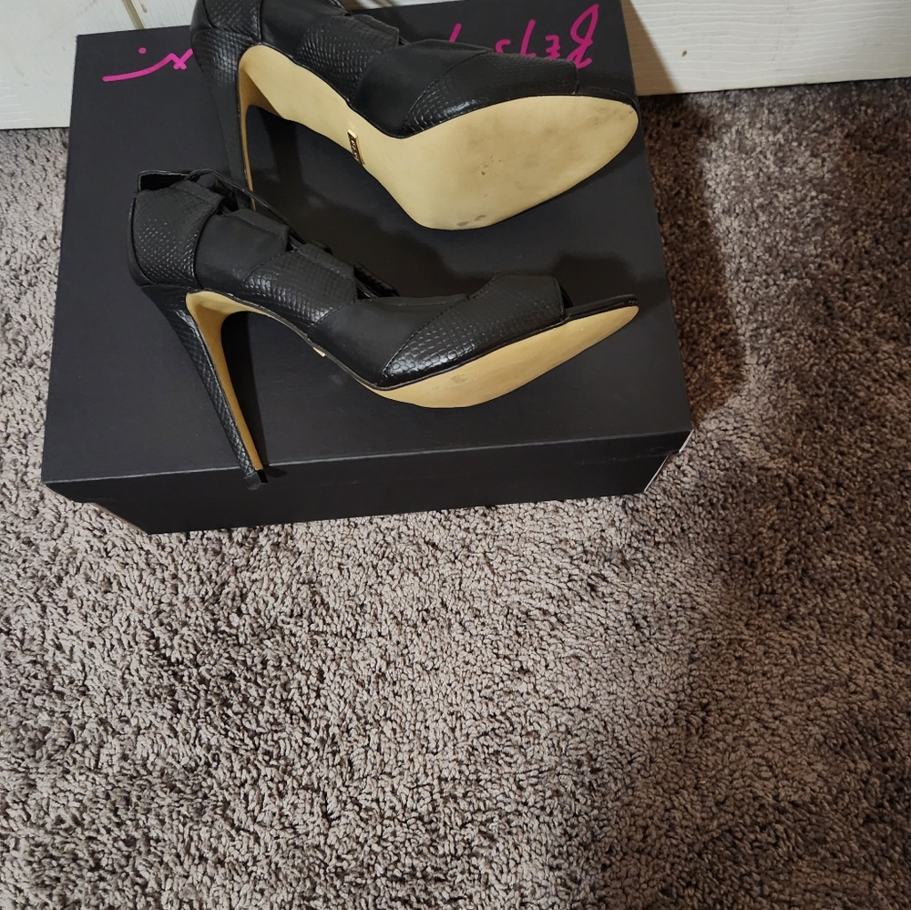 Pumps - Picture 2 of 3